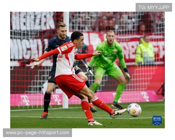 德甲拜仁高位换位制造空档,射门机会接踵