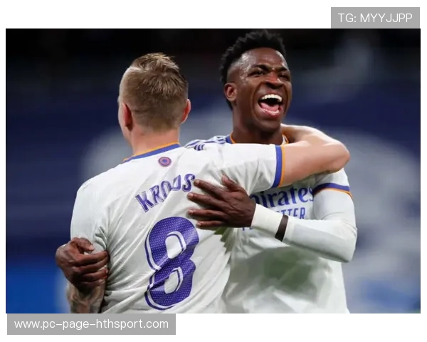 维尼修斯连续外脚背拨球炫技